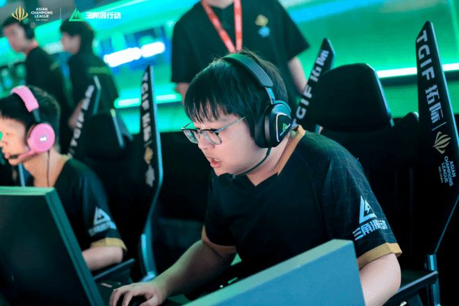 迅速佔據了 迅速佔據了