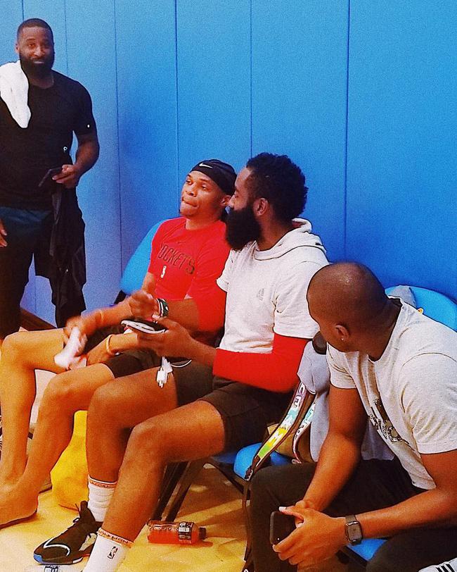 第三人跑动 第三人跑动